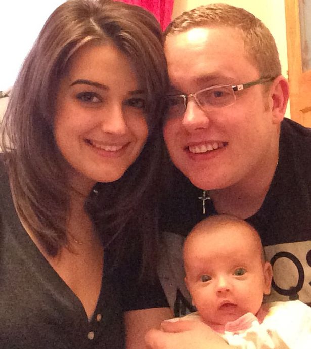 墨菲(右)和女友(左)担心罗西(右下)的安全。