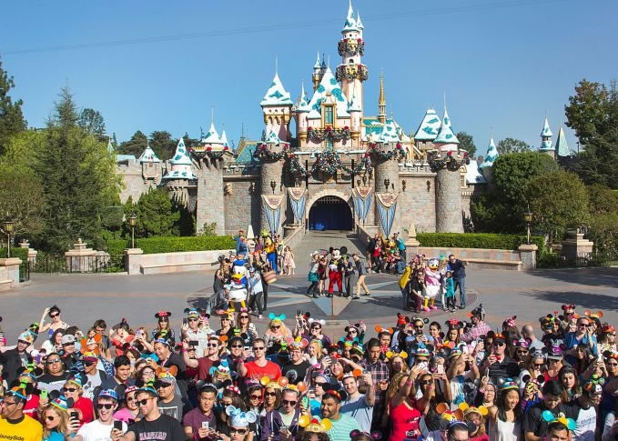 加州迪士尼乐园每年吸引大量游客到访