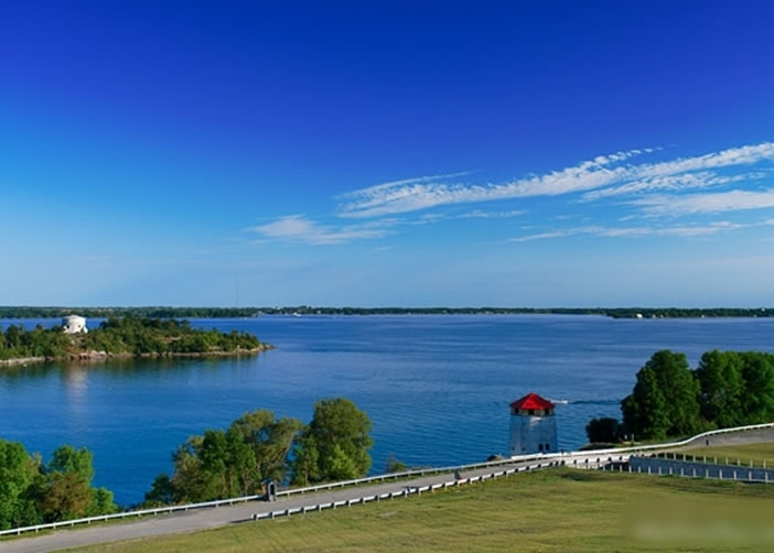 圣劳伦斯河(图)发现有数百颗微小的塑胶粒子。