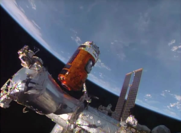 �ձ����˻��˷ɴ����١�5�Ż��������ʿռ�վ�Խ�