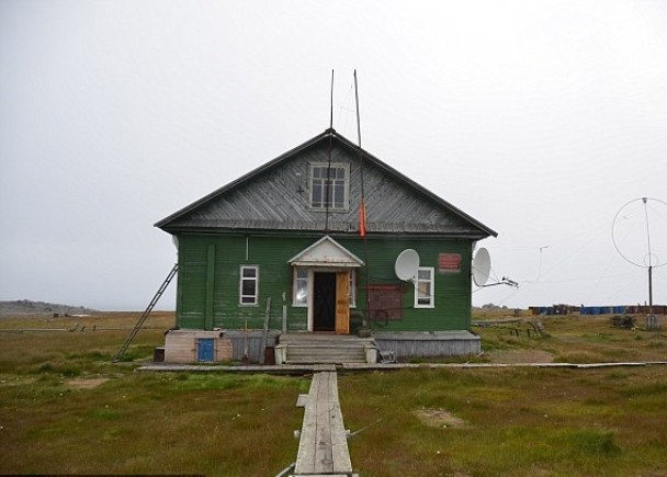 基地四周没有装上围栏