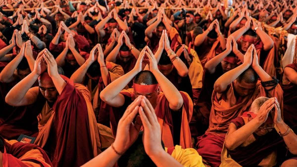 在佛教中,因果报应或带来无私行为。