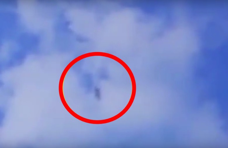 网民则认为此只是移动图像的错觉效果,属假像多于真正的UFO。