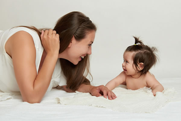 遗传因素和母乳喂养的组合可能影响婴儿感知情绪的能力