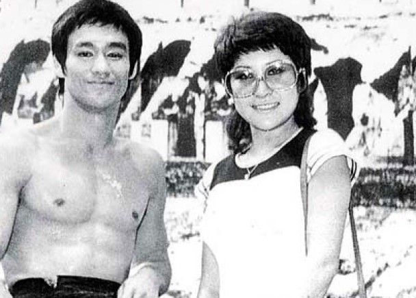 李小龙(左)成为武打巨星