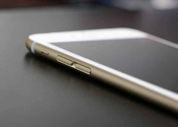 霍林顿称,一整夜为手机充电,不会对电池有害。