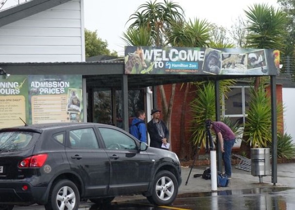 ����԰�·�����ʱ�رա�