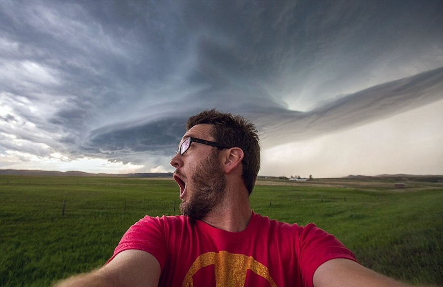 �������籩׷���ߡ����•ŷ��˹��(Mike Olbinski)����Я��3��Ůһ��׷��籩