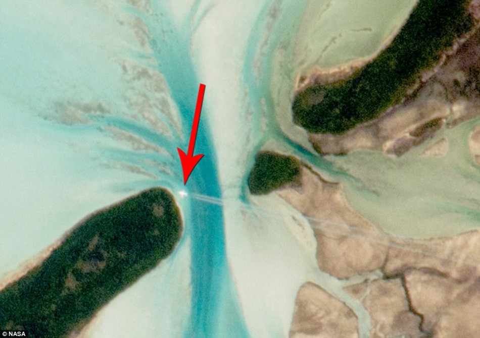 ������Ƭ�����ڵ����Ͽմ�Լ400����Ĺ���ϣ����Կ���һ�ܷɻ��������ڰ͹���Ⱥ���еĴ󰣿��������Ͽա���ܷɻ�����ȥ�����֮С������������뽫��Ƭ�Ŵ�֮�������