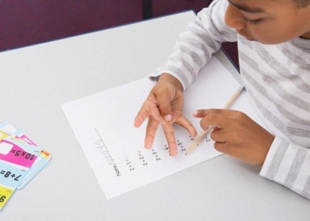 英国有研究指出,母乳喂养与孩子的智商没有必然的关系。