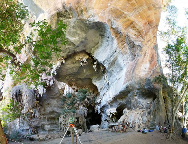 头骨出土的洞穴