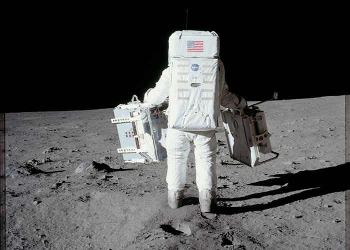 ������11�ţ�һ��̫������������������ߡ�