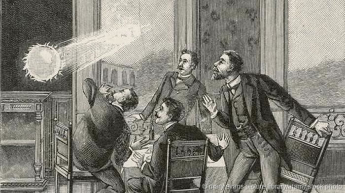 人们一度怀疑球形闪电是否真实存在