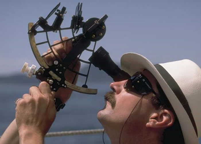 不少新一代船员都未必懂得使用六分仪