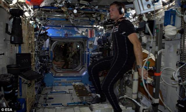 ŷ�޺�����Ա����˹-Ī��ɭ�ڿռ�վ���Ž���̫�շ�������9�·����ڹ��ʿռ�վʵ���Ҵ��Ž���̫�շ�������10�졣