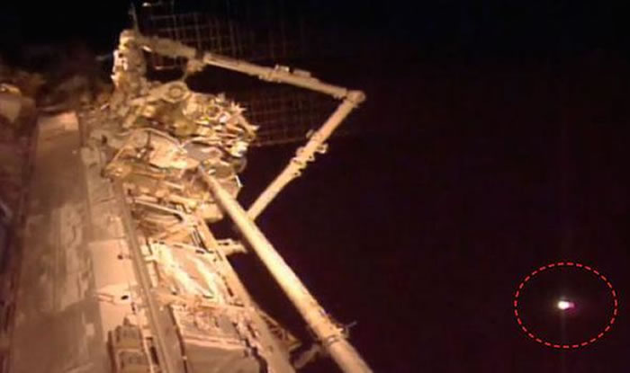 美国宇航局在国际空间站附近再次拍摄到不明飞行物接近?