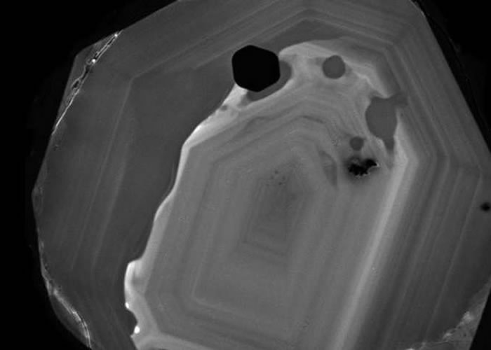 ר�ҳ��о���ʯ�ڵľ��壨ͼ���ֲ�����Ũ�ȣ�����Ԥ���佫������ʱ�䡣