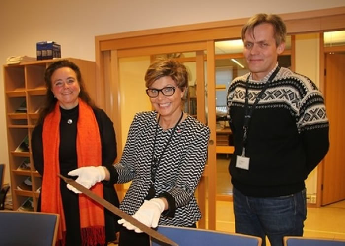 Ų�����ӵ����ڿ�����ԭ��ɽʱ��һ���ŵ���ʯ���з���ǧ��ά���Ž�