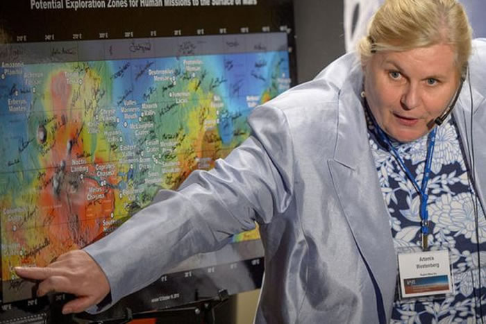 ��ѧ����Ϊ��һ������Ŀ���ص���Ҫ�߱����Ǹ���Ȥ�Ķ���������ˮ����Ǳ��΢���֧������̽������Դ�����Լ��߱�������ǻ��صĵ��ʻ�����