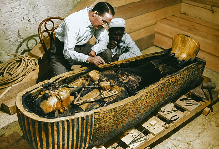 ������һ�����������ײ��ڲ���������ʾ���ƽ�ľ�׵Ĳ�ͬ��ɫ��