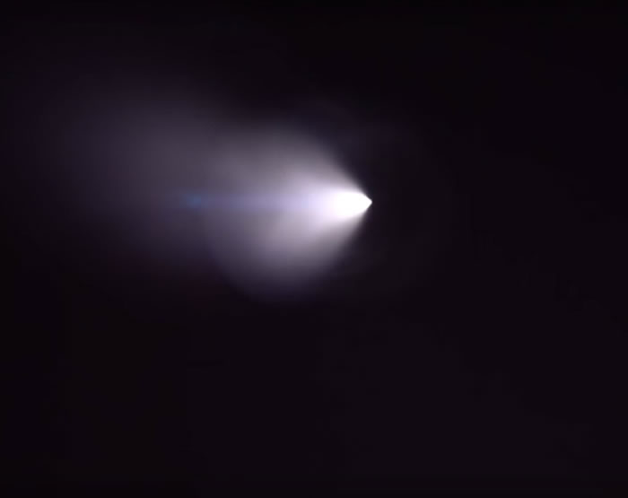 夜空惊现UFO:美国海军潜艇肯塔基号在南加州外海试射“三叉戟-2”战略弹道导弹