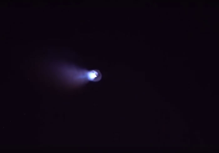 夜空惊现UFO:美国海军潜艇肯塔基号在南加州外海试射“三叉戟-2”战略弹道导弹