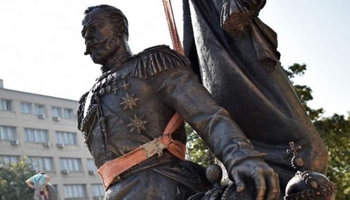 沙皇尼古拉二世的雕像