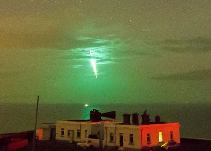 ڶԼ˿µͬһǣɫȴ޵ɫ