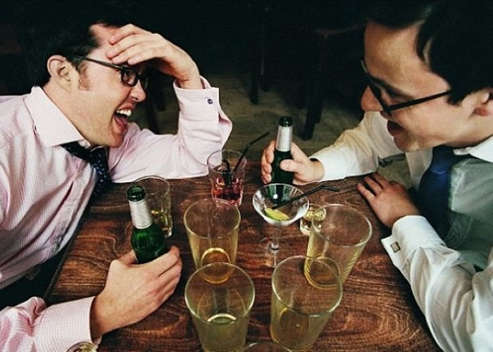 饮醉酒发酒疯,相信不少人也见过。