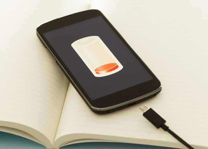 手机突然没电,或要带着“尿袋”外出,不怎方便。