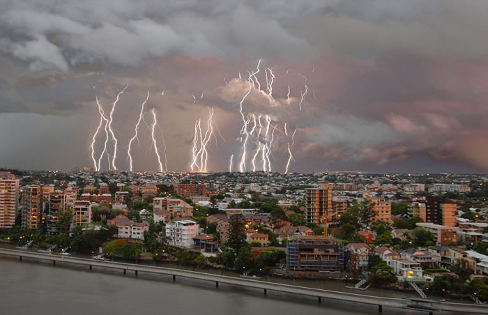 气象部门预计未来一个月布里斯班还将出现更多这样的暴风雨天气