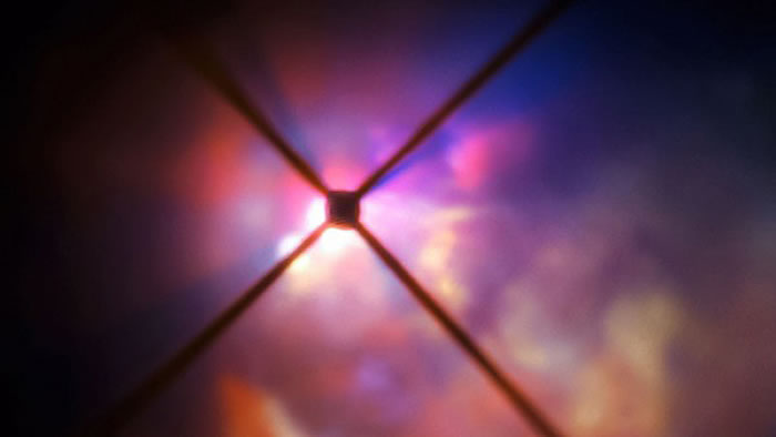 巨大垂死恒星向太空喷射大量气体和尘埃:主要“嫌犯”是辐射压力