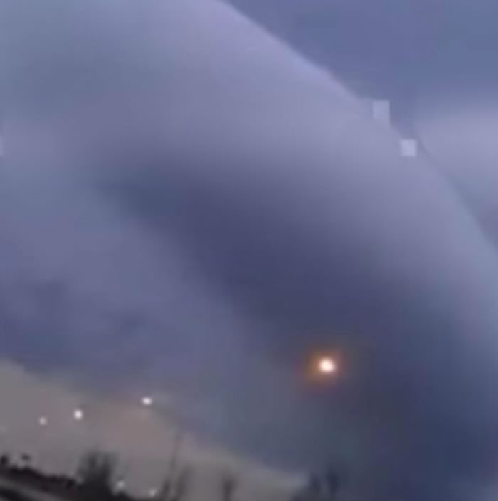 阿根廷天空突然出现怪异云团