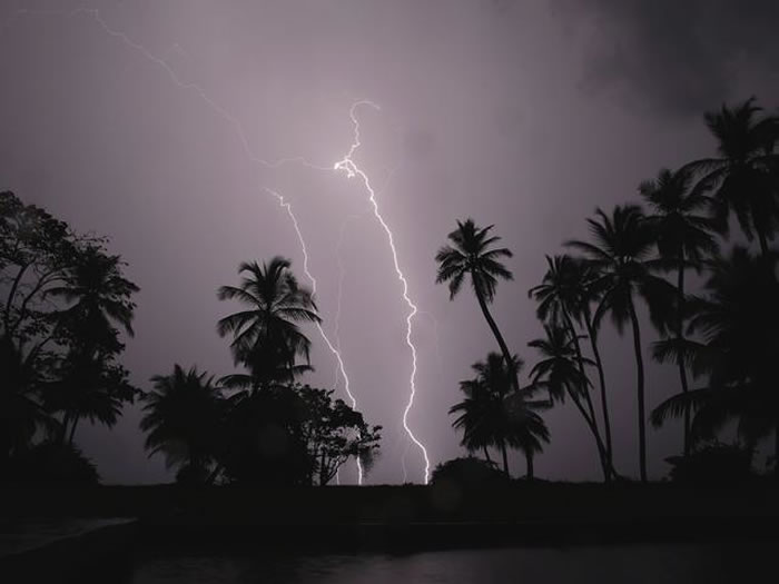 �����������ϵ�һ���㱻��Ϊ������������Ϯ���������ĵ㣬ÿ����297�����������֡�