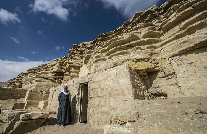 ��������ѧ����������ά(Alain Zivie)�ڿ�������20���ﴦ����������Saqqara�������˰������귨��ͼ̹�����������ţ�Maia����ĹѨ��