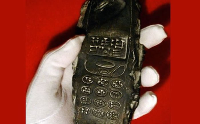 ����800����ʷ���ֻ���ʵ������һ���ֻ���ճ��ģ�ͣ������ϻ����й��ϵ�Ш�����֡�