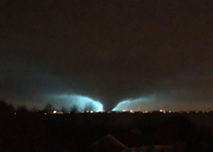 美国南部近日出现多股龙卷风。