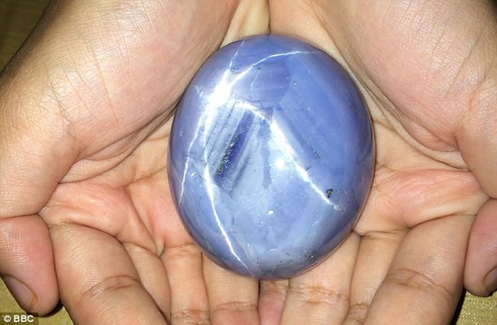 斯里兰卡矿场发现全球最大蓝宝石“亚当之星” 价值上亿美元