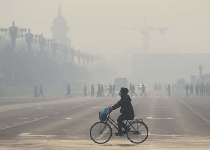 北京经常出现雾霾。