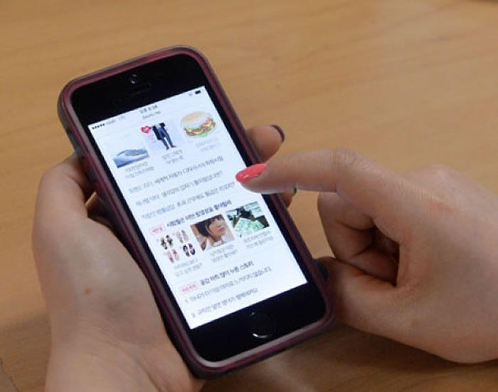 青少年沉迷手机,会增加自杀风险。