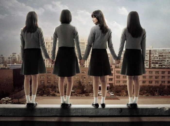 女孩沉迷智能手机,自杀风险更高出男孩。图为电影剧照。