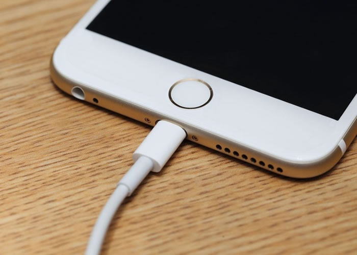 专家指手机电池对温度很敏感,低温会降低效能。