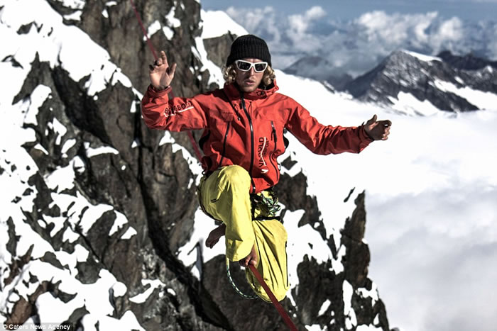 麦克表示,高空走绳索很棒,因为站在高空行走感受到的自由是你在其他时候体会不到的。