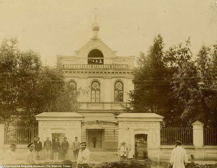 ����˹ѧ�߿�ʼ���ֽ���20������������Ƭ��Ƶ�����ֵ�����Ů��