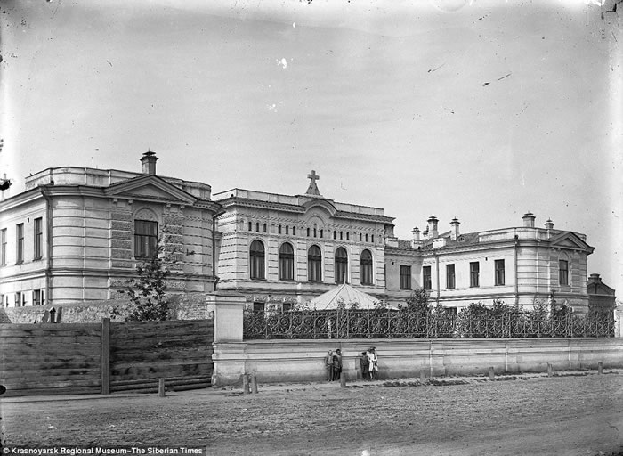 ����˹ѧ�߿�ʼ���ֽ���20������������Ƭ��Ƶ�����ֵ�����Ů��