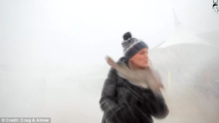 Ӣ������Ů���������㱩����ʵ�� ��������зɳ��Ĵ������