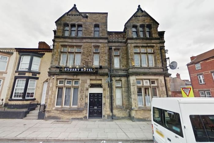 Google街景拍到灵异现象?英国利物浦酒店窗边出现面目狰狞的幽灵