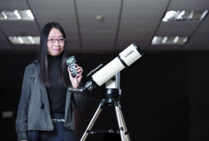 ����Ů��Ԭ�﷼�����ֱ���������һ��С����