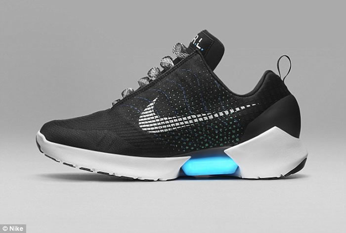 ����������Ʒ��ͷNike�����׿�����Զ�������˶�ЬHyperAdapt 1.0