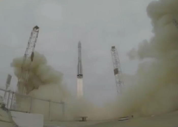 火箭搭载两个探测器顺利升空。